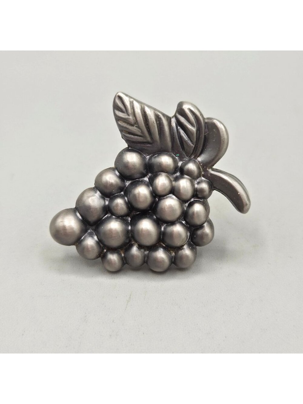 Atlas Homewares Grape Cluster Cabinet Knob Zinc Silver Drawer Pull Leaf Hardware